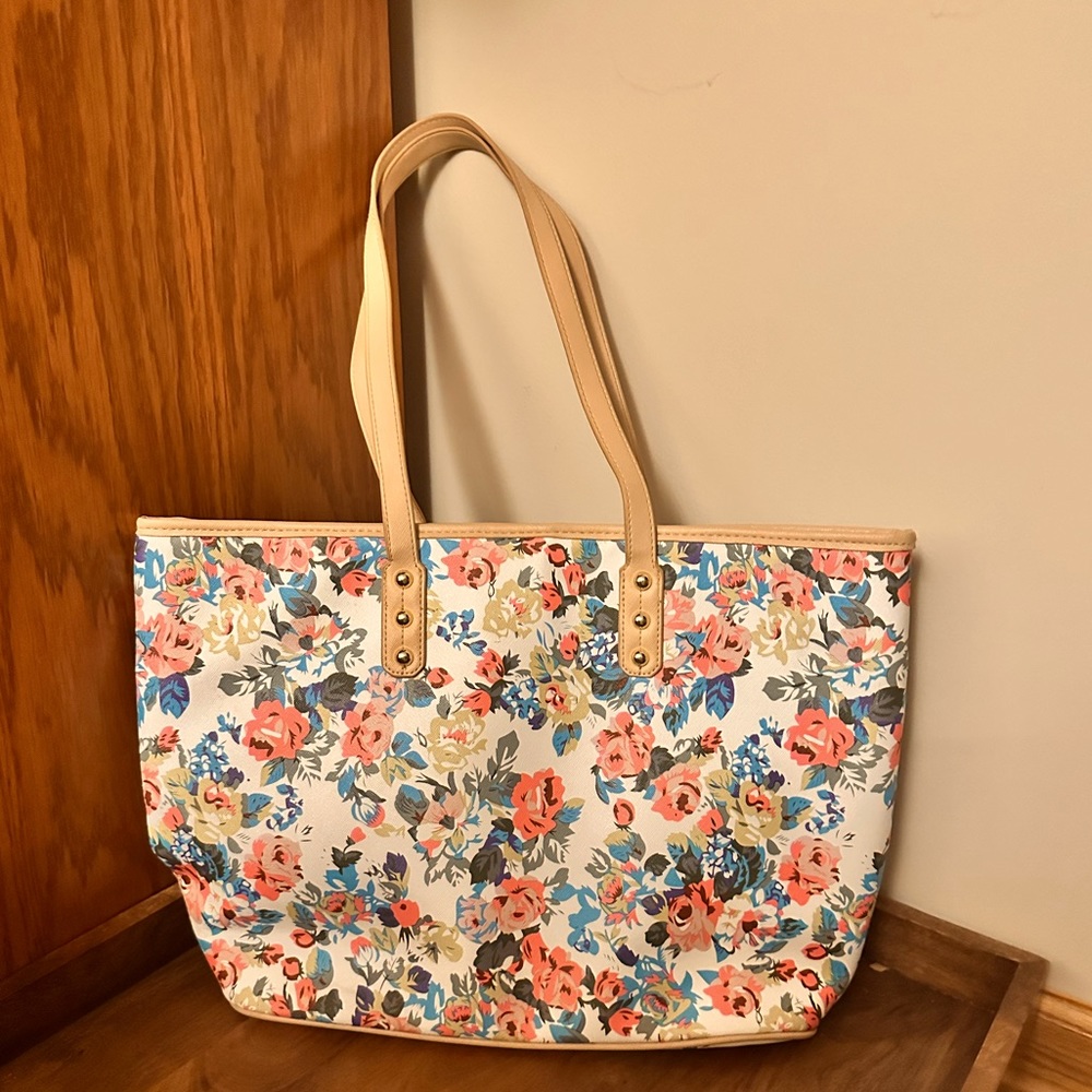 flora tote bag- faux leather- like new
